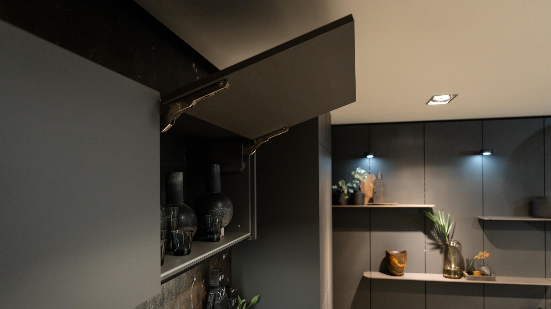 ΕΠΙΠΛΑ ΚΟΥΖΙΝΑΣ SieMatic SG6 Graphite