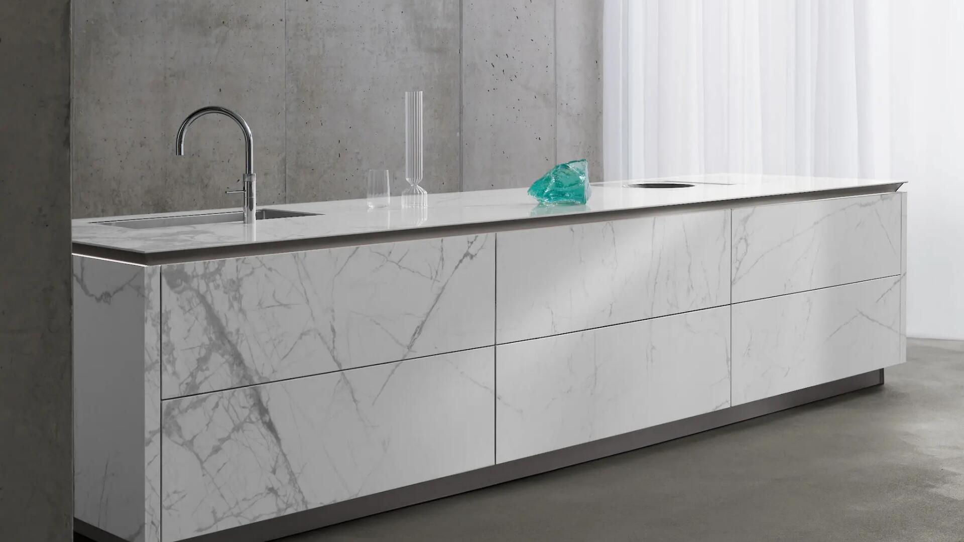 Υλικά με χαρακτήρα: Η δύναμη του φυσικού στον σχεδιασμό επίπλων κουζίνας