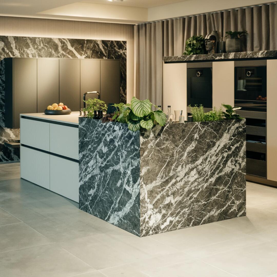 Κουζίνες χωρίς κρεμαστά ερμάρια: Τάση ή πρακτική επιλογή