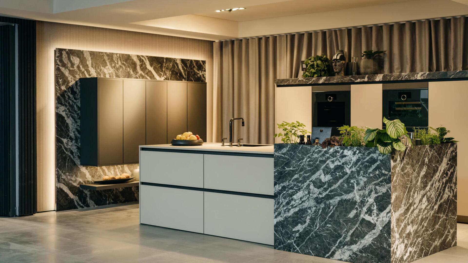 Κουζίνες χωρίς κρεμαστά ερμάρια: Τάση ή πρακτική επιλογή