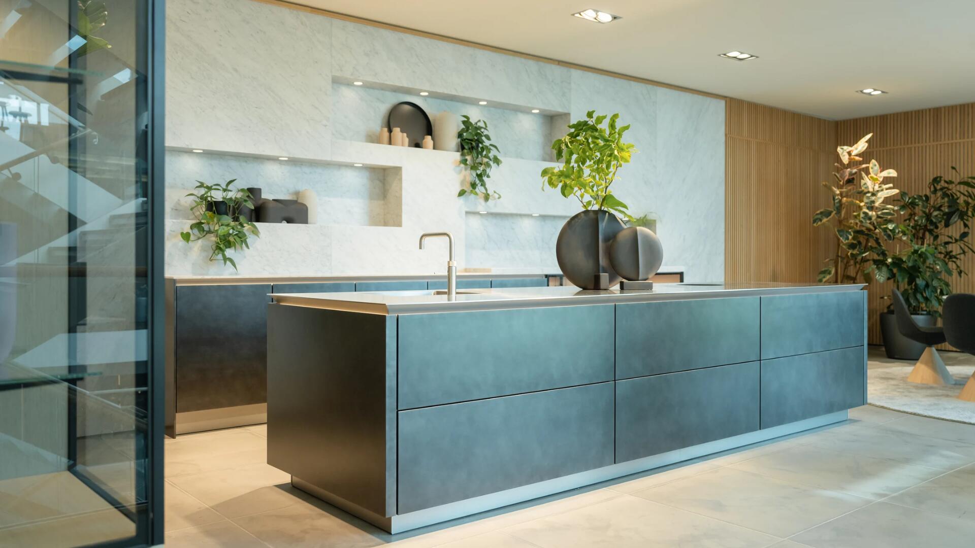 Κουζίνες χωρίς κρεμαστά ερμάρια: Τάση ή πρακτική επιλογή